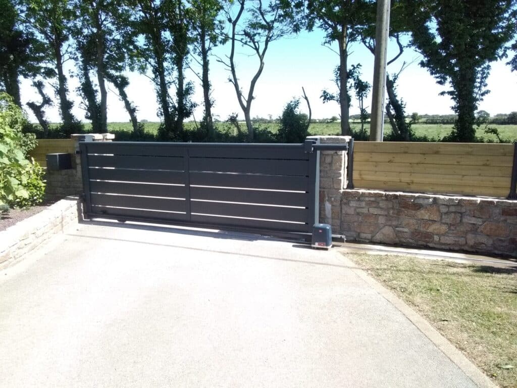 cloture avec portail - Plabennec Lesneven